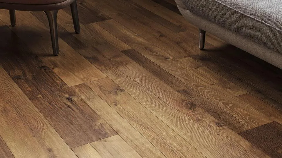 Dettaglio di parquet in rovere scuro a listoni con venature marcate